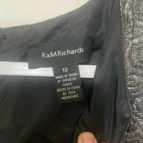 R&M Richards LIKE NEW metallic black/silver split neck sleeveless dress 12 - Picture 4 of 6
